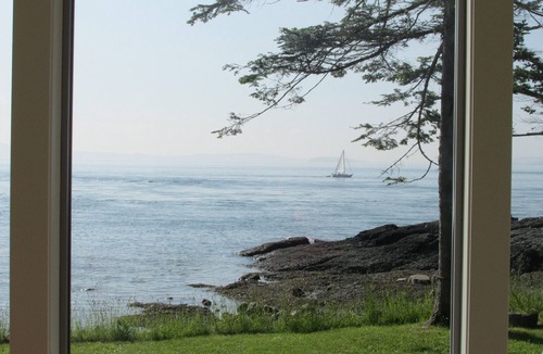 Pender Island Cottage | Gorgeous Cottage on Low Bank Beachfront near Brooks Point, Watch Whales!