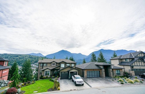 Promontory House | Gorgeous house on the top of the mountain in Chilliwack