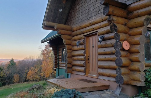 Stanstead Township Ski Chalet | Gorgeous Log Home Available for Monthly Rental
