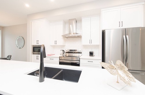 Northwest Calgary House | Gorgeous New built Home 12mins away from Airport
