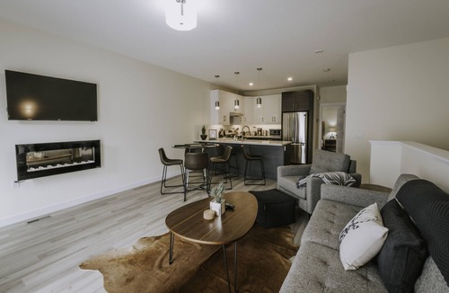Teepee Town House | Gorgeous south facing 3BDR townhome!