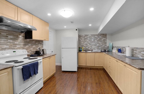 Durham Region House | Gorgeous,spacious and bright 3 bedroom Walkout Basement!