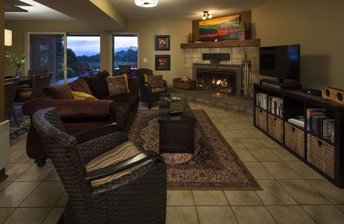 Okanagan-Similkameen House | Gorgeous suite on Gjoa's Vineyard located in the heart of the Naramata Bench