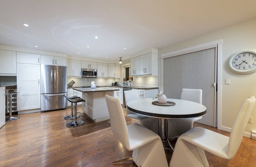 North Glenmore House | Gorgeous, upscale one-bedroom suite in a quiet neighbourhood - dog friendly