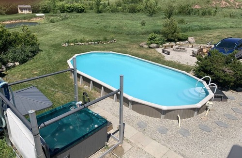 Meaford Cottage | Grand Luxury Cottage by Blue Mountains with pool and hot tub