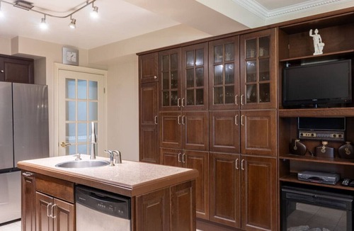 Mississauga House | Grand Mansion with Private Bar