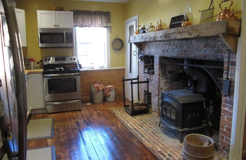 Granville Ferry Bed & Breakfast | Grand Oak Manor Bed & Breakfast