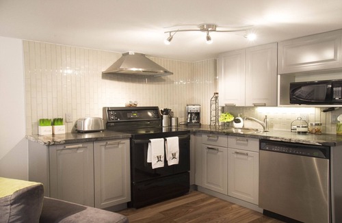 Cabbagetown South House | Grand Victorian Suite - min 30 nights
