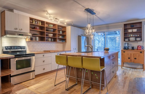 Villeray House | Grande Maison 2 Étages, 5 Chambres Avec Cour, Près du Métro et Marché Jean Talon