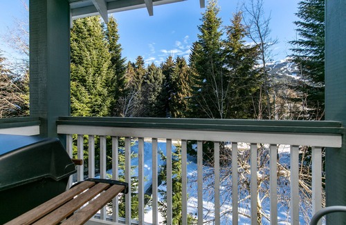 Village North House | GraniteCourt402: 1 bedroom in prime Village North location. Walk to Everything!