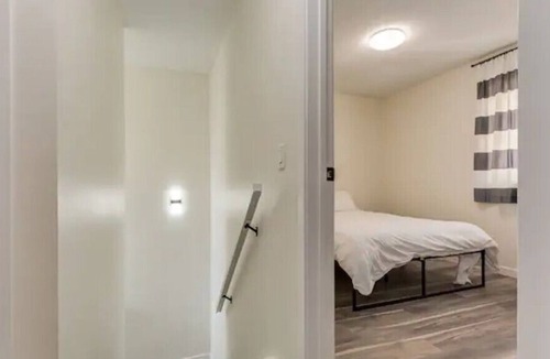 Northwest Calgary House | *Great* 3 BR - OnRoute to Banff