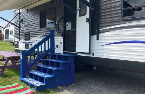 Botsford House | Great couples trailer and can sleep up to 6