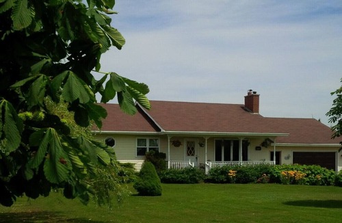 Seafoam House | Great location 3 bedroom bungalow on the North Shore