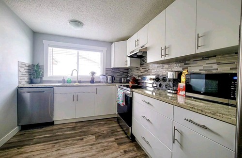Southside House | Great location/King bed/fast wifi/65' tv/Disney+