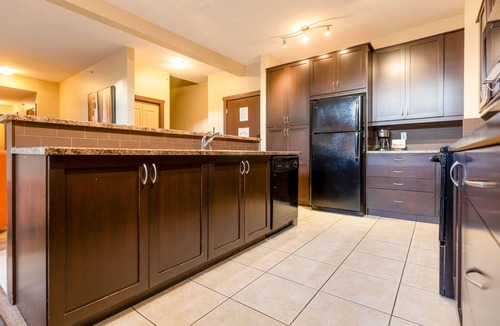 East Kootenay Condo | Great Location l AC | Mountain Views