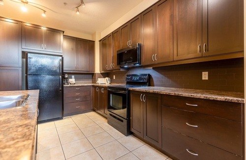 East Kootenay Condo | Great Location l AC | Mountain Views