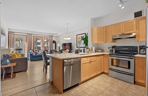 Cougar Creek Condo | Great Mountain View Condo/Heated Pool/3 HotTubs/Gym/Family Friendly/Sleep 8