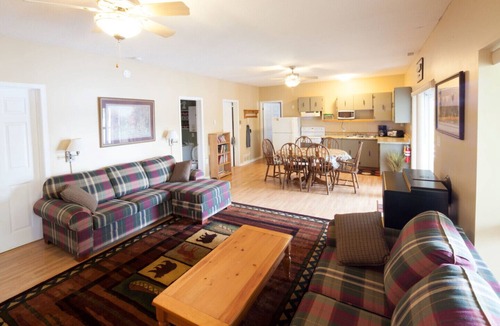 Seguin House | Great Muskokan Waterfront Cottage, 7-Bedroom Vacation House @ Sunny Point Resort
