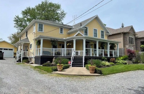 Niagara Falls House | Great Place, Lots of Room & Close to the Falls!
