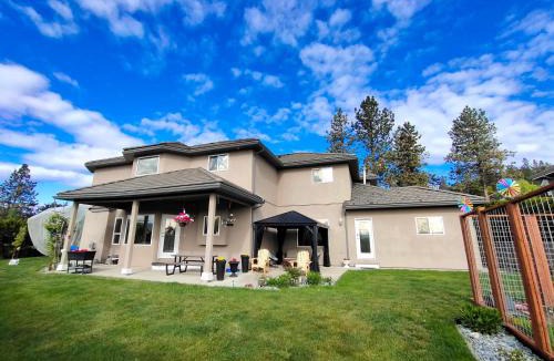 West Kelowna Estates House | GreenLeaf 2 BDRM 1BTH Suite & Private Entry