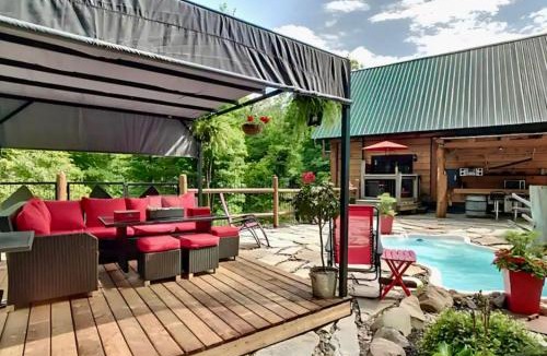 Pointe-au-Chene Ski Chalet | Grenville Gem: Luxury Chalet,Pool & Jacuzzi Oasis