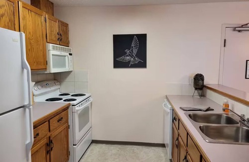 East Kootenay Condo | Griz Inn Condo on the Hill - 100 steps from lift