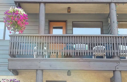 East Kootenay Condo | Griz Inn Condo on the Hill - 100 steps from lift