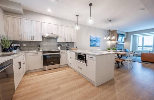 Snow Pine Estates House | Grizzly Ridge Getaway-Brand New, Hot Tub,Sleeps 11