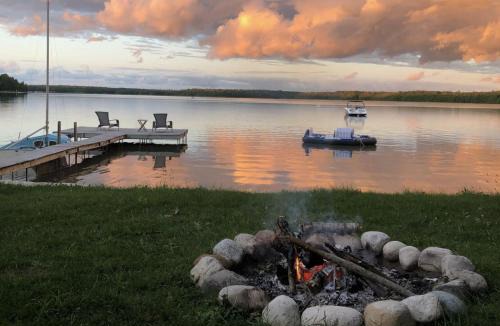 Tobermory House | Grotto Escape Unwind At Cameron Lakehouse