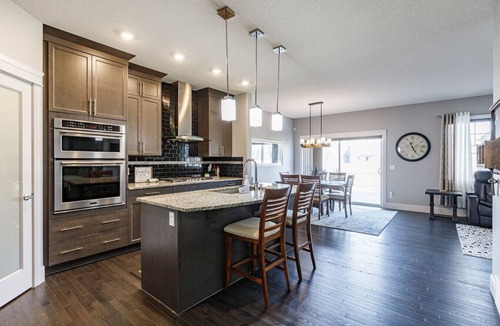 Southeast Edmonton House | Group Getaway w/Yard | Sleeps 13 | Near YEG Airpt!