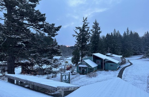 Salt Spring Island House | Guest accommodations at Salt Spring Island yoga centre