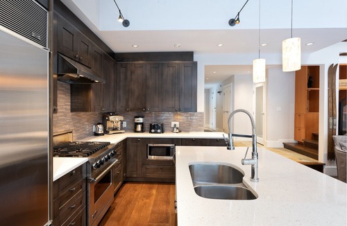 Upper Village House | Guest Favorite! Hot Tub, Wraparound Patio, Parking