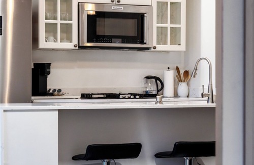 Collingwood House | Guest House 12 min to skiing, Free parking, Downtown Collingwood