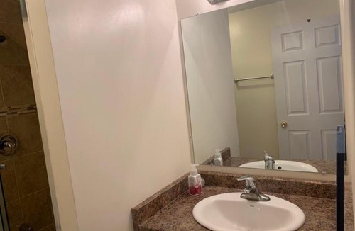 Churchill Meadows Apartment | Guest House Room No 03