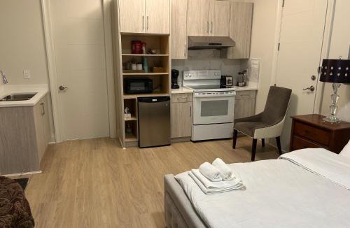 Richmond City Centre Bed & Breakfast | Guest suite in Richmond(Rose Garden Vacation)
