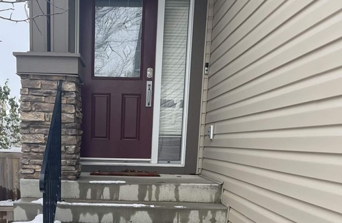 Royal Oak House | Guest suite with private entrance at NW Calgary
