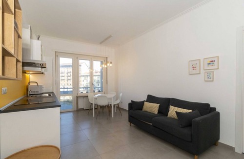 Lingotto Apartment | GuestHost - A comfortable apartment ideal for 2 people is just a few steps from the Carducci metro station, bus stops and a few hundred meters from Turin's main hospitals. Very well connected to the Porta Nuova and Porta Susa railway stations and to the
