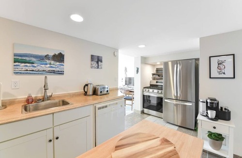 Chemainus Apartment | Gulf Island View Suite