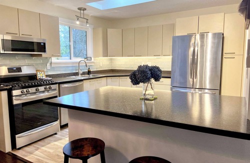 Comox House | Gull BnB - Upper Suite w/Patio