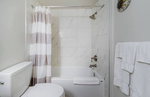 Pointe-au-Pic Apartment | Hôtel à la maison - Le Manoir #4