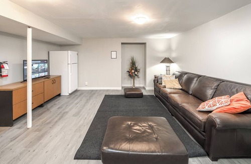 Calgary House | H@Home 5BR2BTH entire house close to YYC/Deerfoot Mall