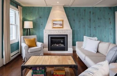 Glen Margaret House | Hackett's Cove Oceanfront Family Cottage for 11