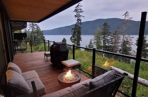 Port Renfrew Apartment | Halibut Hideaway - New Oceanfront cottage
