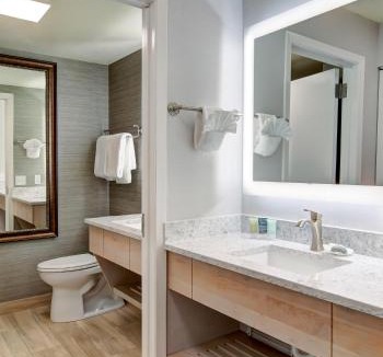 Newport Resort | Hallmark Resort - Newport