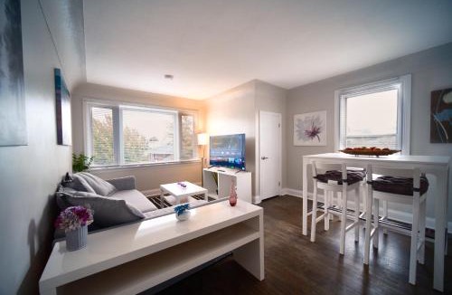Hamilton Apartment | Hamilton Chic Retreat - Comfy Beds - Garden - Pool
