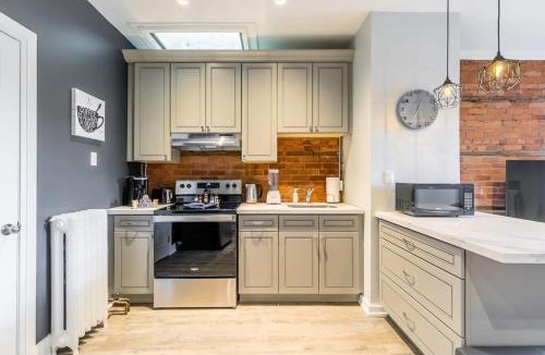 Central Hamilton Apartment | Hamilton's Best Neighbourhood 1BR Apartment