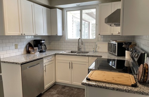 Waterloo House | Hammer Haus III - Vacation Rental - Sleeps 6 - Walk to University of Waterloo!