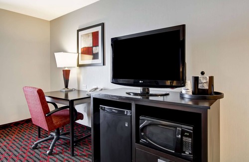 Red Deer Hotel | Hampton Inn & Suites by Hilton Red Deer