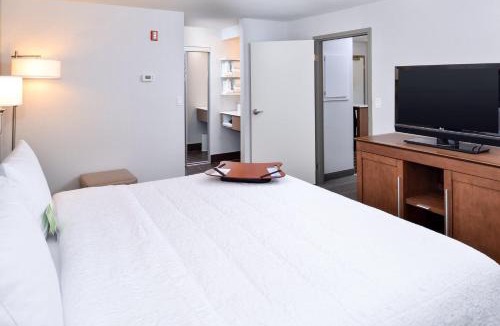 Banff Trail Hotel | Hampton Inn & Suites by Hilton Calgary University NW