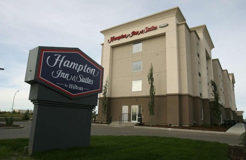 Red Deer Hotel | Hampton Inn & Suites Red Deer